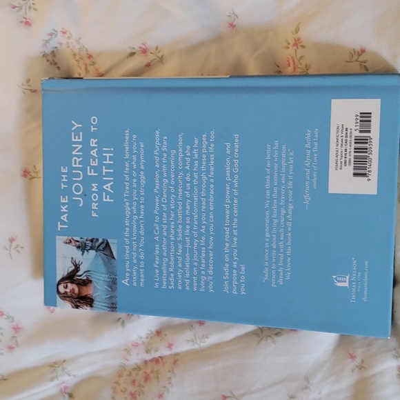 Lot of 2 Sadie Robertson Books +Trading Cards - Picture 6 of 10